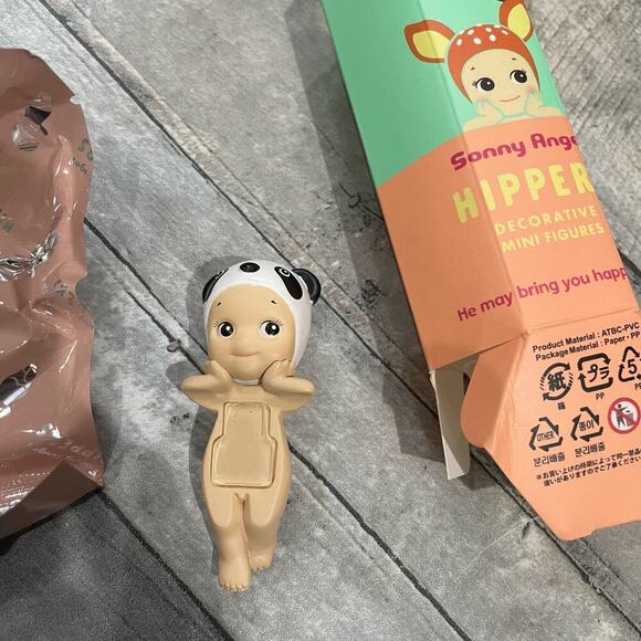 Sonny Angel Hipper Panda minifigure collectible - Picture 2 of 4